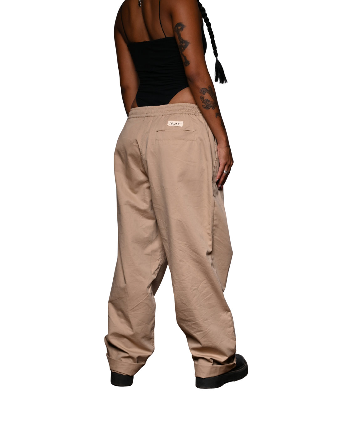 Pantalón cargo unisex beige. Signature