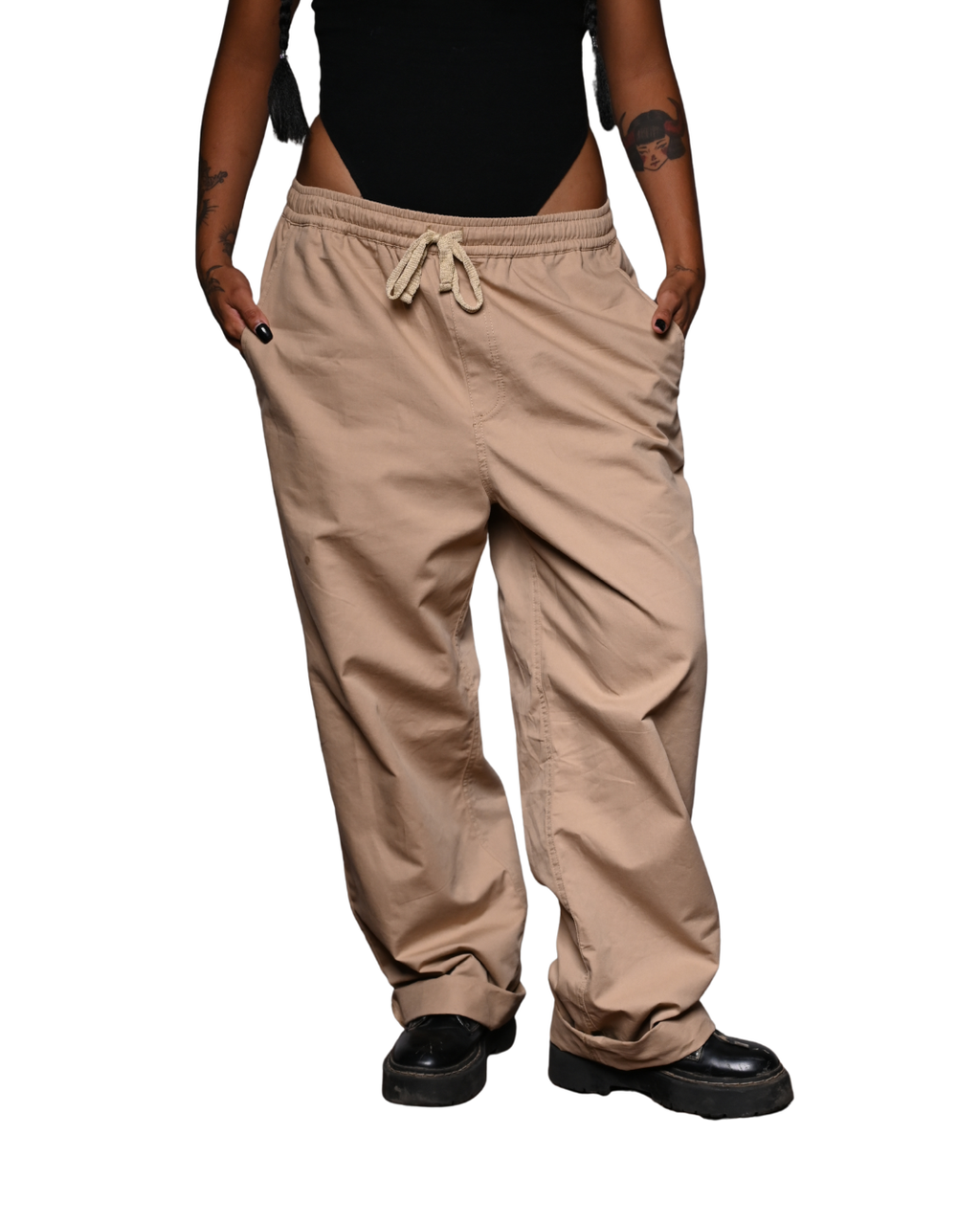 Pantalón cargo unisex beige. Signature