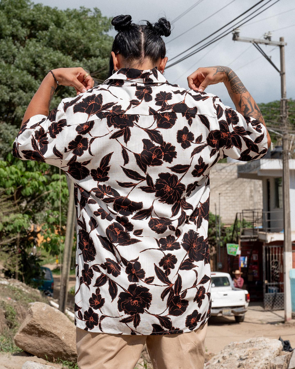 Camisa primavera unisex negra. Signature