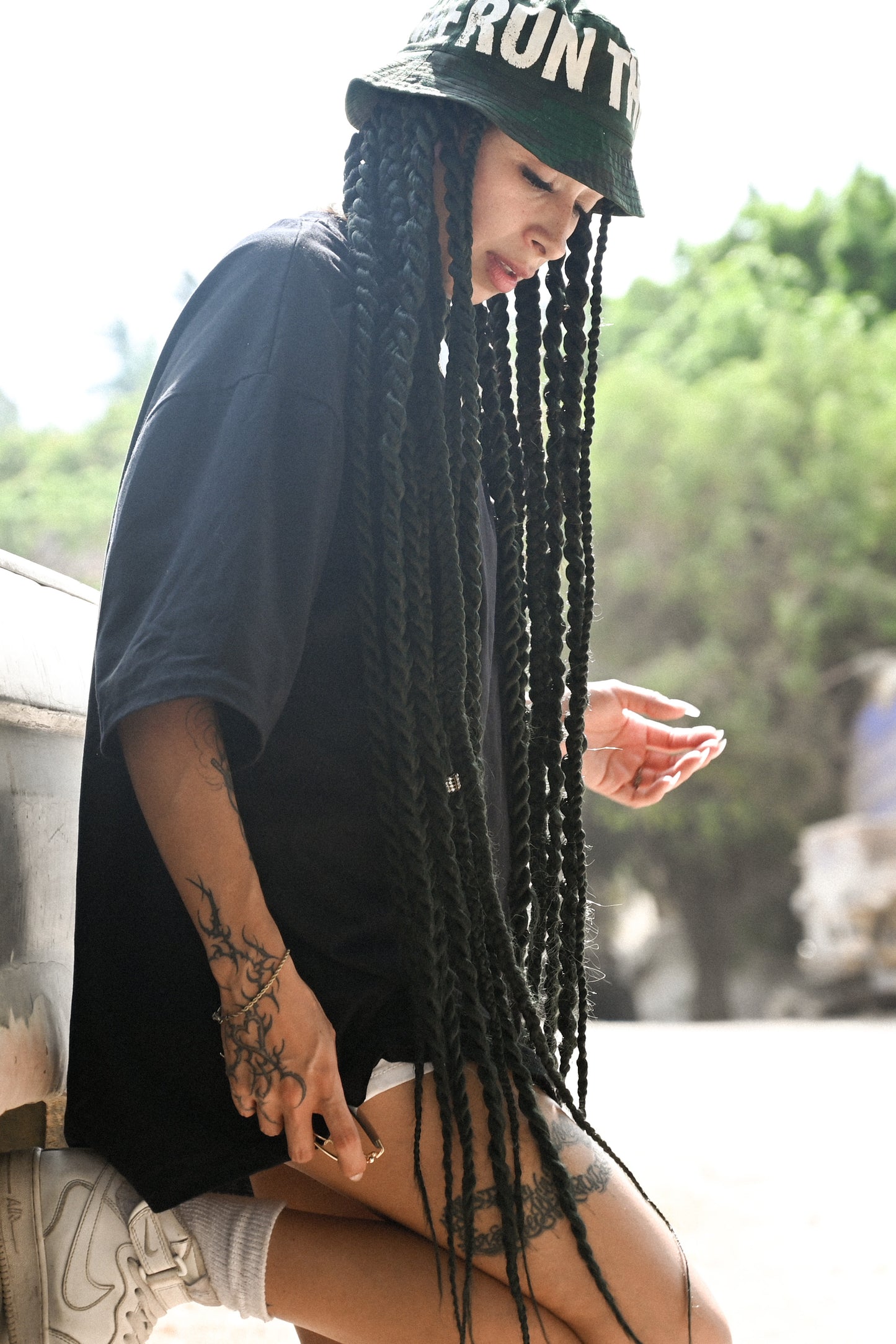 PLAYERA SAYUART NEGRA