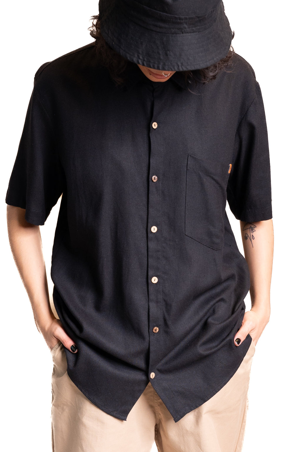 Camisa lino negro. Signature