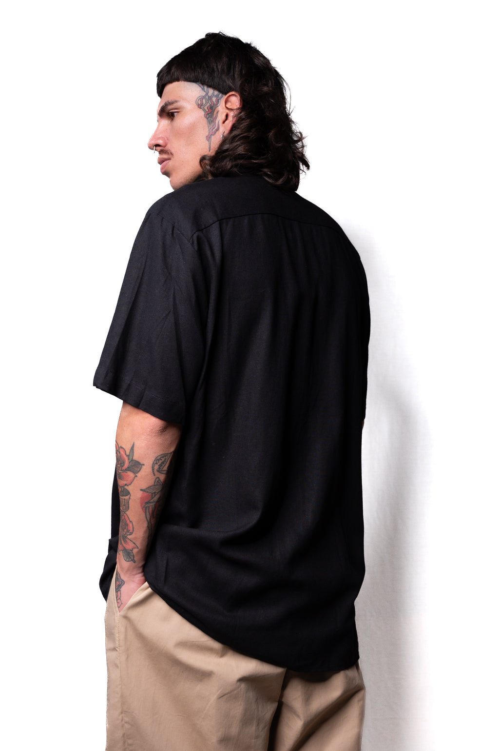Camisa lino negro. Signature