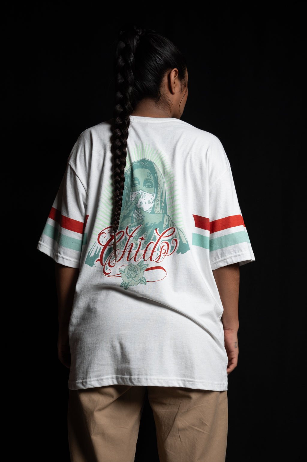 Playera oversize unisex blanca. Amá Chola
