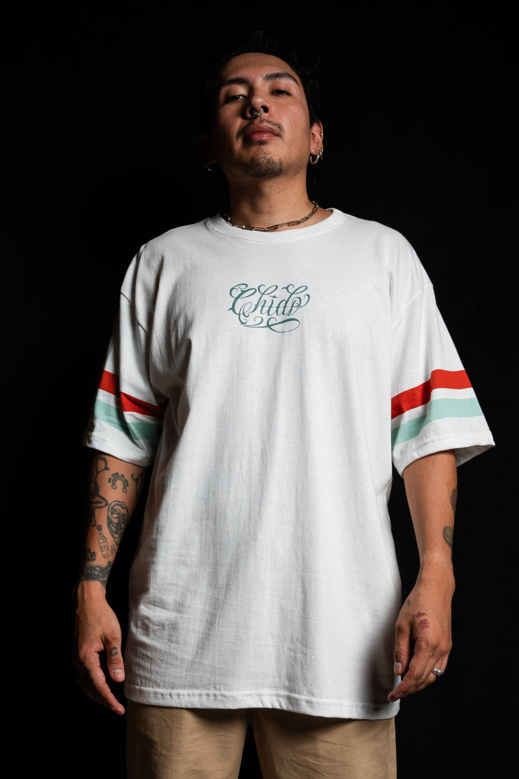Playera oversize unisex blanca. Amá Chola