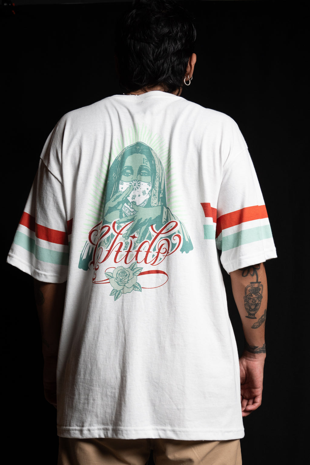 Playera oversize unisex blanca. Amá Chola
