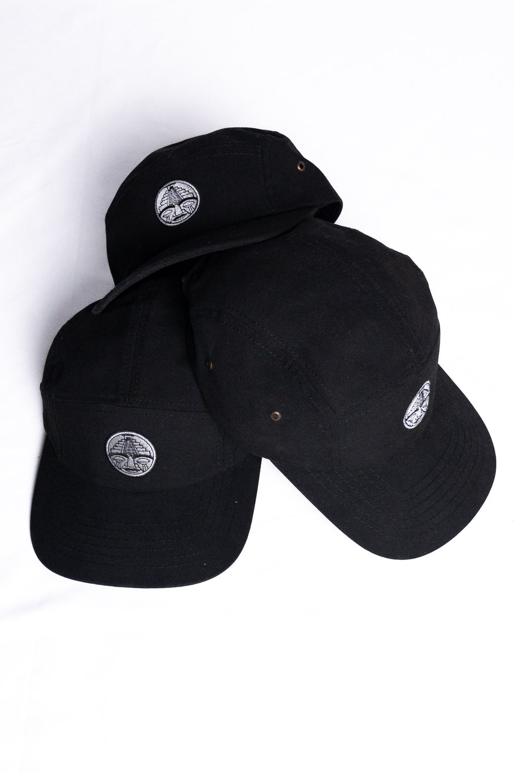 Gorra 5 panel negra. Chido