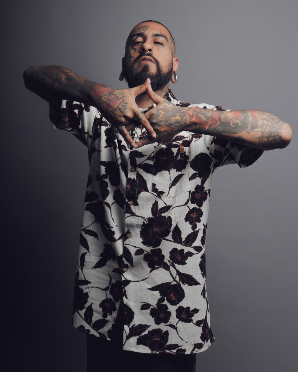 Camisa primavera unisex negra. Signature