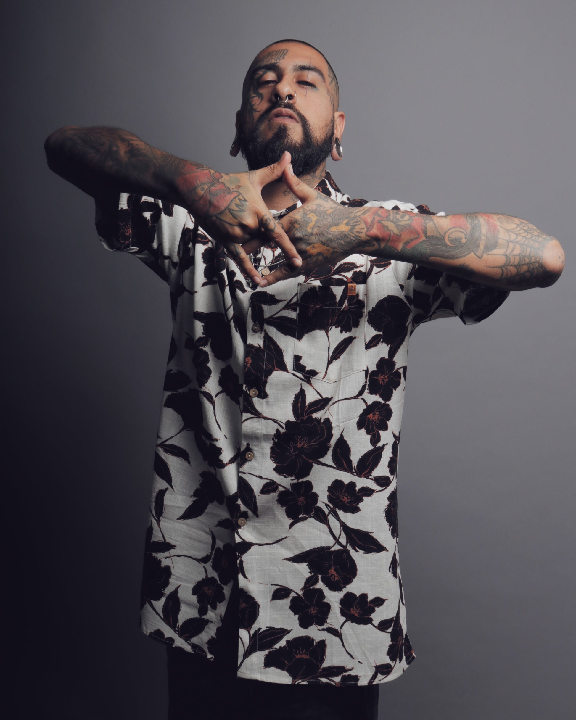 Camisa primavera unisex negra. Signature